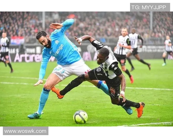 南安普敦主场迎战莱斯特城双方争夺英超宝贵积分之战 南安普敦主场迎战莱斯特城双方争夺英超宝贵积分之战